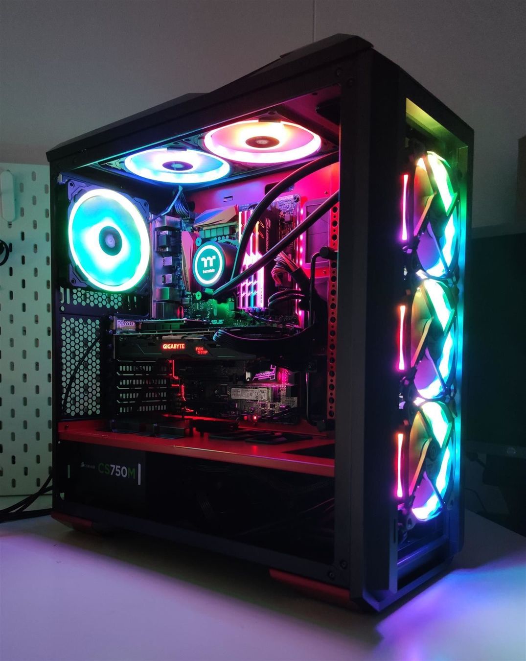 Gamer PC mit LED Beleuchtung | Kaufen auf Ricardo