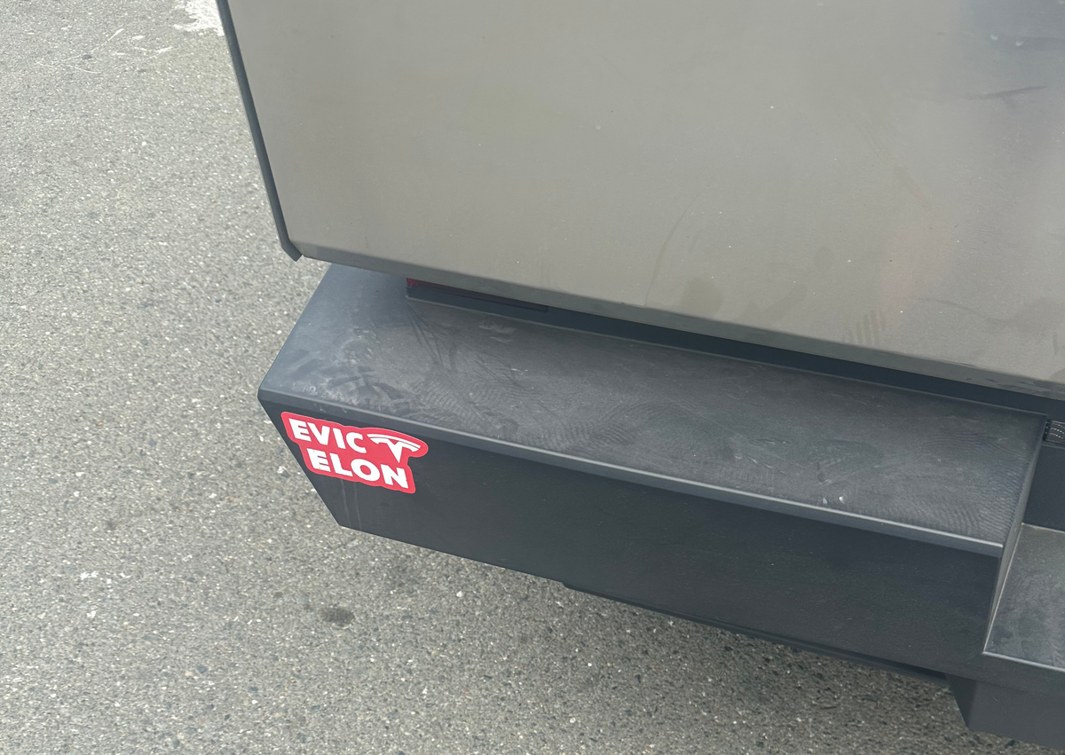 Dafuq is up with Tesla?